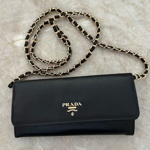 Beautiful saffiano, authentic Prada Wallet! Great condition no call outs.